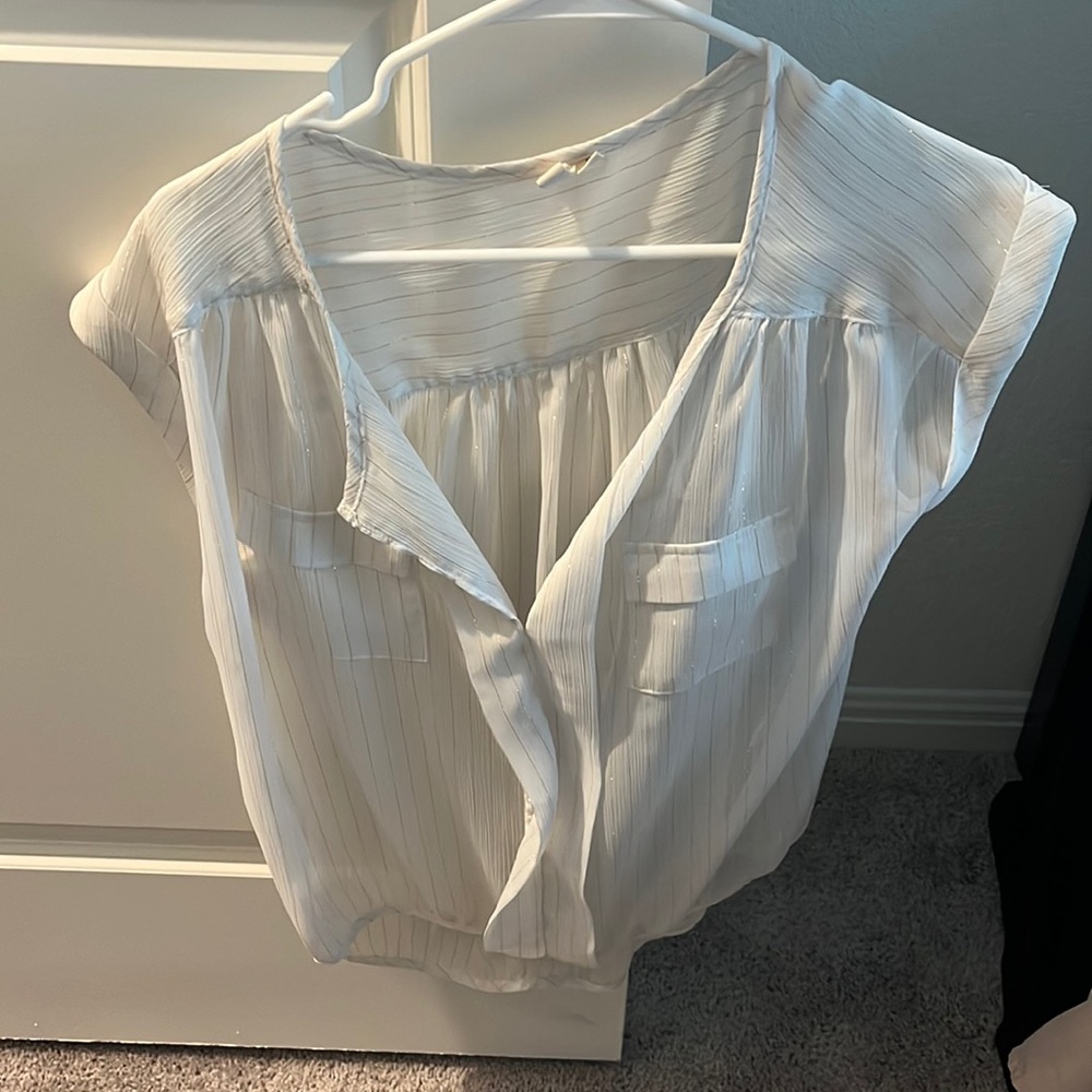 Short sleeve white blouse with gold stripes
